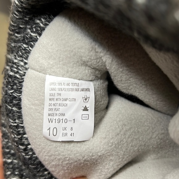 NWOT GLOWBALWIN BLACK AND WHITE WINTER BOOT SZ 10 - Picture 8 of 16